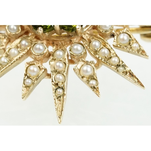 20 - 9ct gold hallmarked green stone and star brooch. The brooch set with a round pearl to the centre sur... 