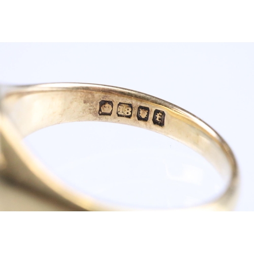 36 - 18ct gold hallmarked signet ring having a round head with engraved design. Hallmarked London 1921, s... 