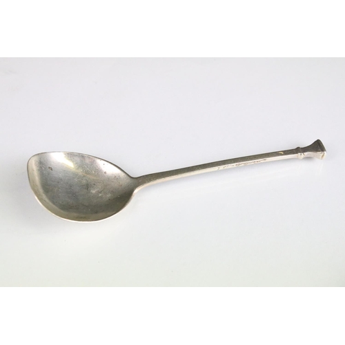 364 - Three silver hallmarked spoons to include a cochlear spoon (hallmarked Birmingham 1978) and a pair o... 