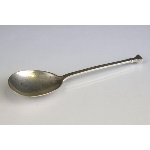 364 - Three silver hallmarked spoons to include a cochlear spoon (hallmarked Birmingham 1978) and a pair o... 