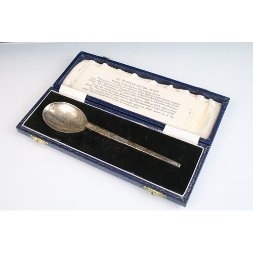 364 - Three silver hallmarked spoons to include a cochlear spoon (hallmarked Birmingham 1978) and a pair o... 