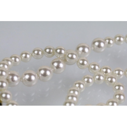 40 - Chanel - simulated pearl CC necklace having gold tone double C's set with pearls with a signed lobst... 