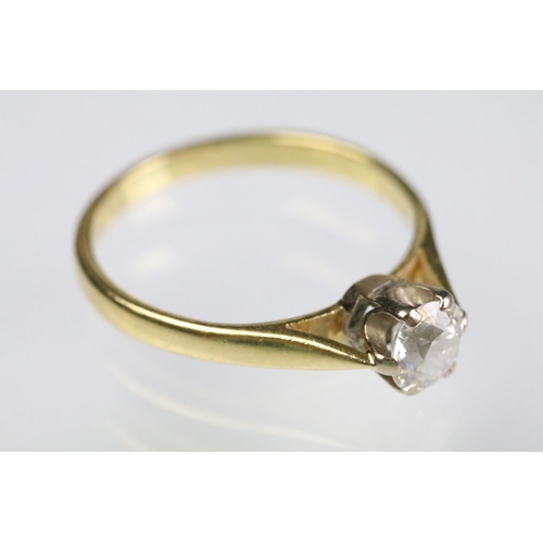 62 - 18ct gold and diamond solitaire ring. The ring prong set with a round old cut diamond. Diamond estim... 