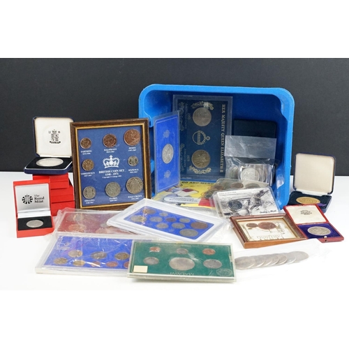 127 - A collection of mixed coins to include commemorative crowns, coin packs...etc.. to include silver ex... 