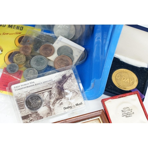 127 - A collection of mixed coins to include commemorative crowns, coin packs...etc.. to include silver ex... 