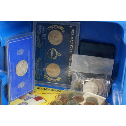 127 - A collection of mixed coins to include commemorative crowns, coin packs...etc.. to include silver ex... 