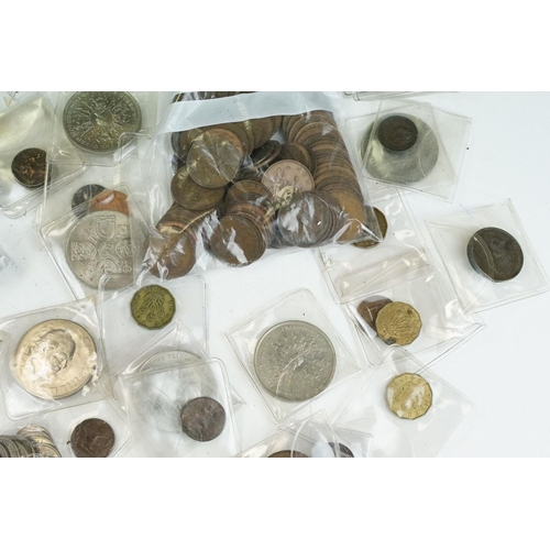 59 - A collection of British pre decimal coins to include pennies, half pennies, threepence, sixpence etc... 