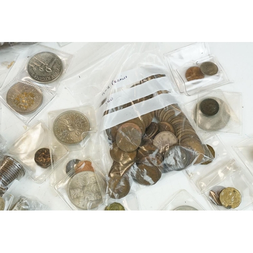 59 - A collection of British pre decimal coins to include pennies, half pennies, threepence, sixpence etc... 