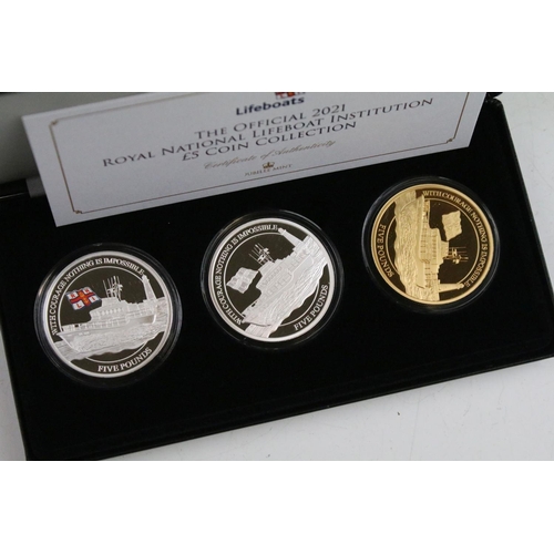 75 - A collection of uncirculated and proof like coins to include the Royal Mint 2022 year set, Beatrix P... 