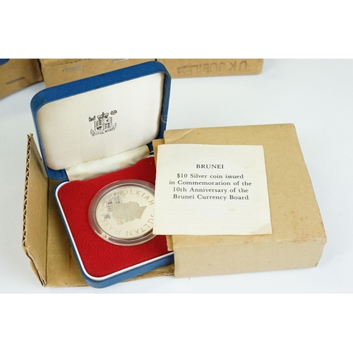 81 - A collection of four silver proof coins to include three 1977 Queen's Silver Jubilee examples, all i... 