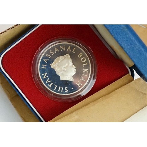 81 - A collection of four silver proof coins to include three 1977 Queen's Silver Jubilee examples, all i... 