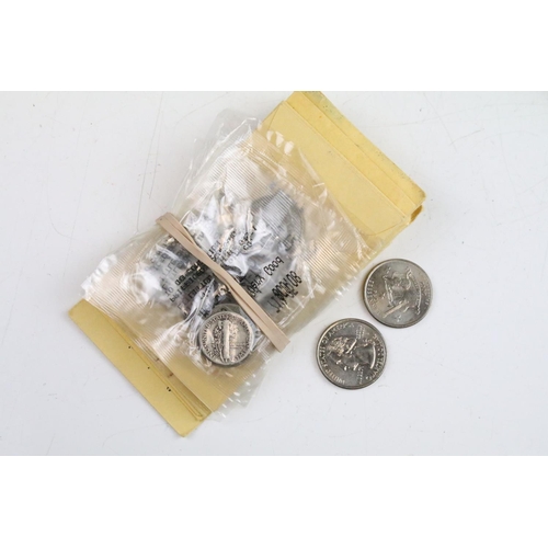 100 - A small collection of United States of America coins to include uncirculated examples together with ... 