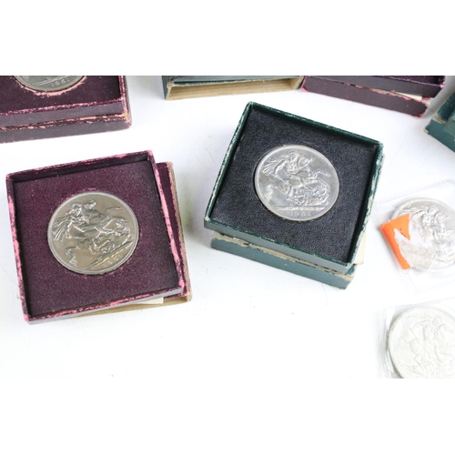 116 - A collection of British commemorative crown coins to include silver examples.