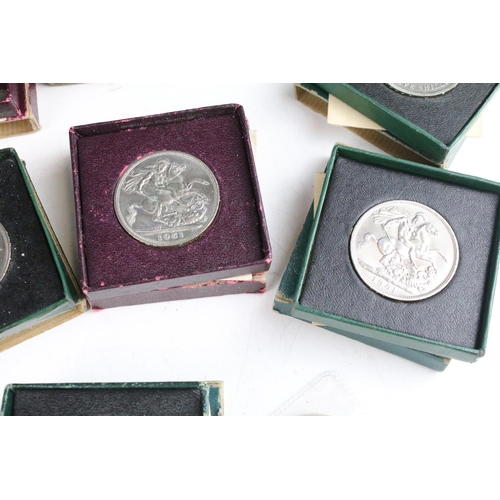 116 - A collection of British commemorative crown coins to include silver examples.