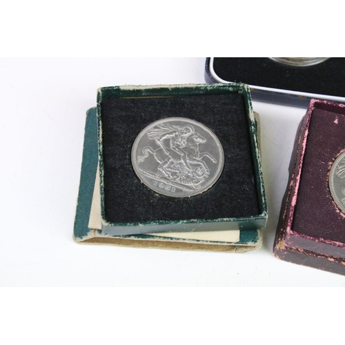 116 - A collection of British commemorative crown coins to include silver examples.