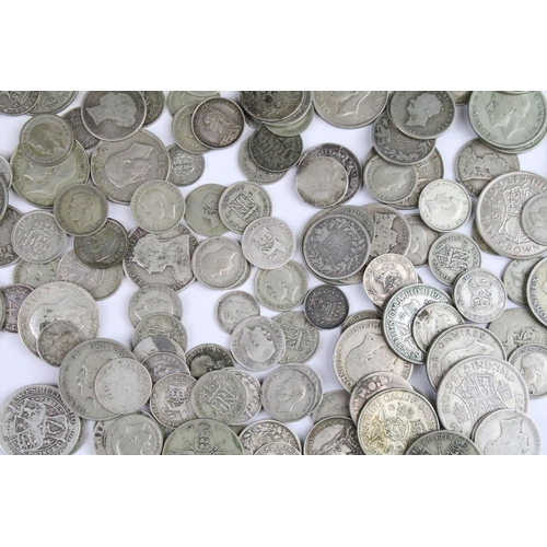 121 - A collection of British pre decimal pre 1947 and pre 1920 silver coins to include a good selection o... 