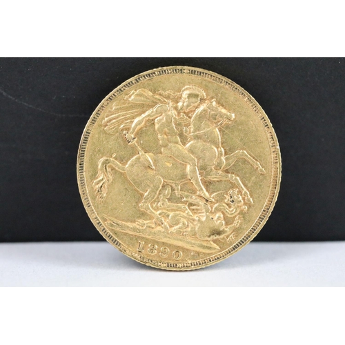 123 - A British Queen Victoria 1890 gold full sovereign coin.