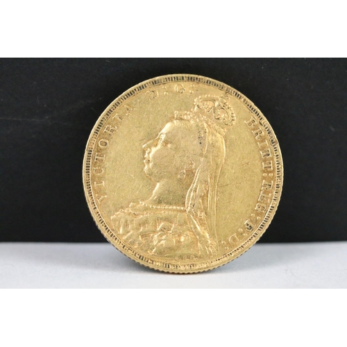 123 - A British Queen Victoria 1890 gold full sovereign coin.