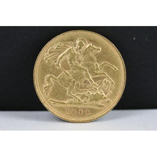 126 - A British Queen Victoria 1900 gold half sovereign coin.