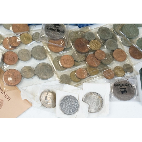 82 - A collection of mainly British circulated and uncirculated coins to include Victorian silver example... 