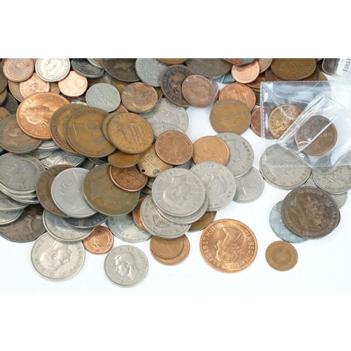 88 - A large collection of British pre decimal and world coins to include a small quantity of silver exam... 