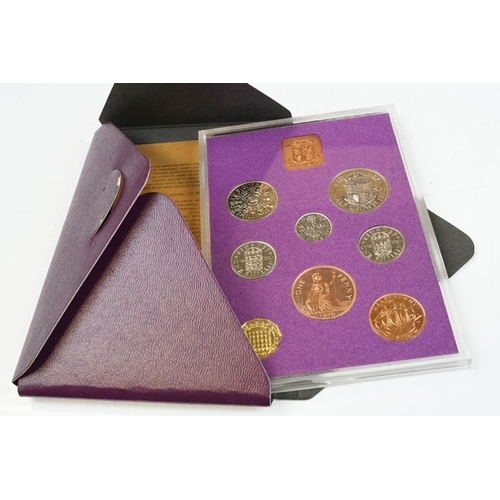 95 - A collection of mainly Royal Mint unciculated coin sets to include year sets, £5 and Crown examples.