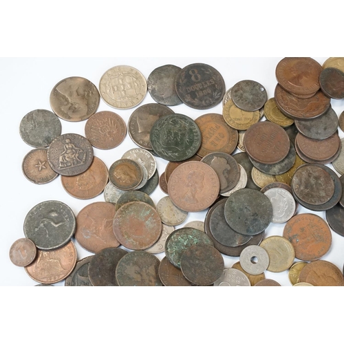 1 - A small collection of British pre decimal and world circulated coins to include Georgian and some si... 