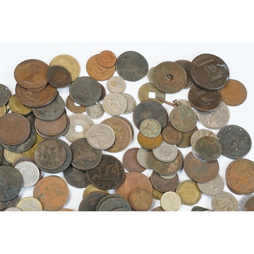 1 - A small collection of British pre decimal and world circulated coins to include Georgian and some si... 