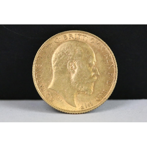 36 - A British King Edward VII 1909 gold half sovereign coin.