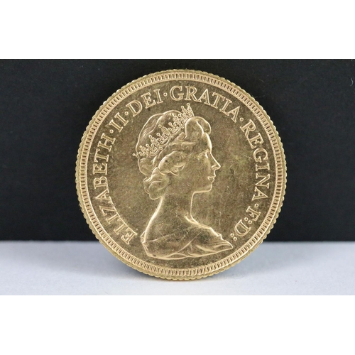 38 - A British Queen Elizabeth II 1981 gold full sovereign coin.