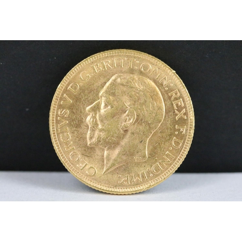 43 - A King George V 1930 gold full sovereign coin with Perth Mint mark.