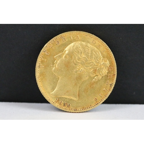 47 - A British Queen Victoria 1850 gold full sovereign coin.