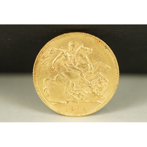 212 - A British Queen Victoria 1900 gold full sovereign coin.