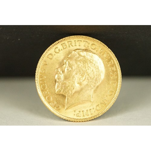 217 - A British King George V 1915 gold full sovereign coin.