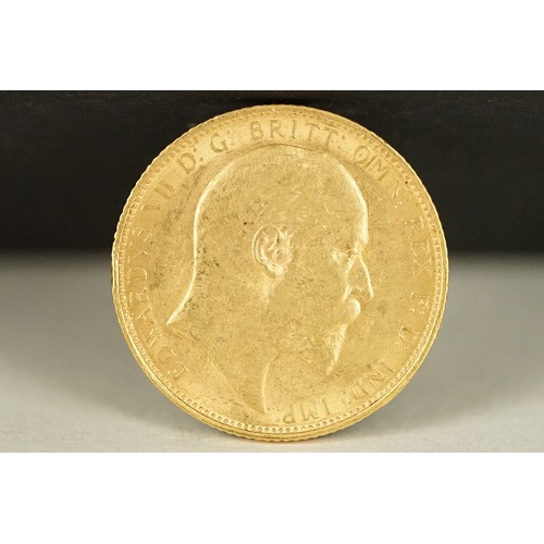 220 - A British King Edward VII 1905 gold full sovereign coin.