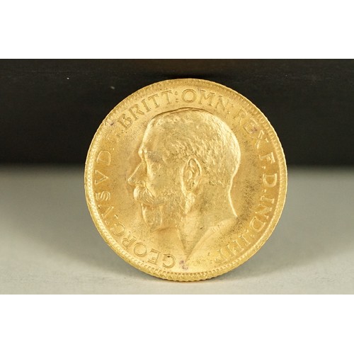 223 - A British King George V 1915 gold full sovereign coin.