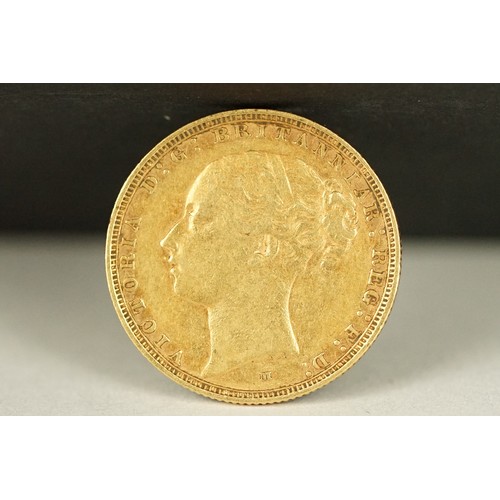 228 - A British Queen Victoria 1886 gold full sovereign coin.