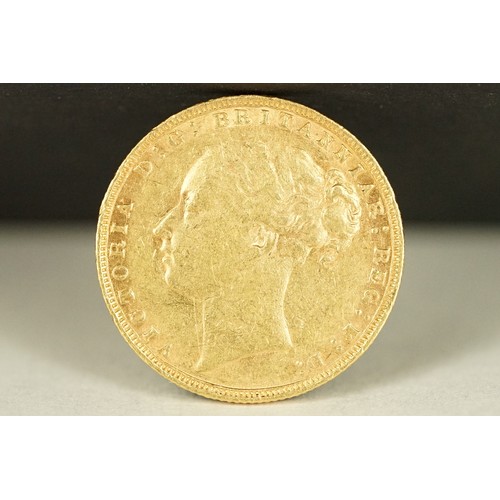 229 - A British Queen Victoria 1876 gold full sovereign coin.