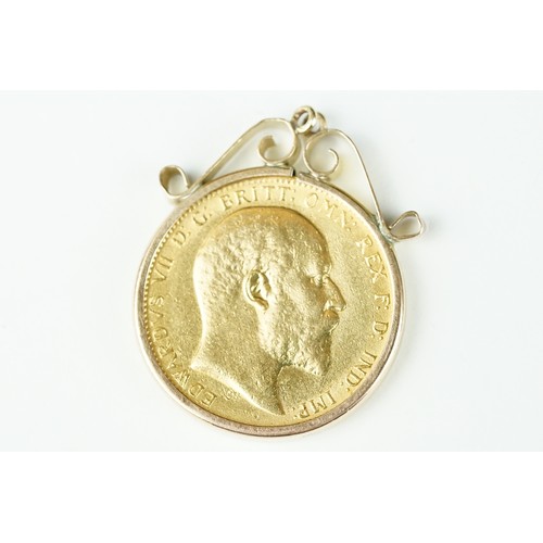 233 - A British King Edward VII 1903 gold full sovereign coin mounted within a 9ct gold mount.