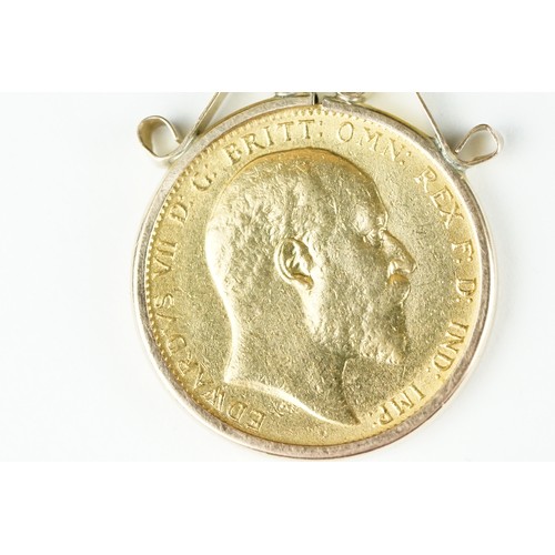 233 - A British King Edward VII 1903 gold full sovereign coin mounted within a 9ct gold mount.