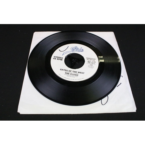 1012 - Vinyl / Signatures - The Clash - Gates Of The West / Groovy Times. Original USA 1979 Promo 7” single... 