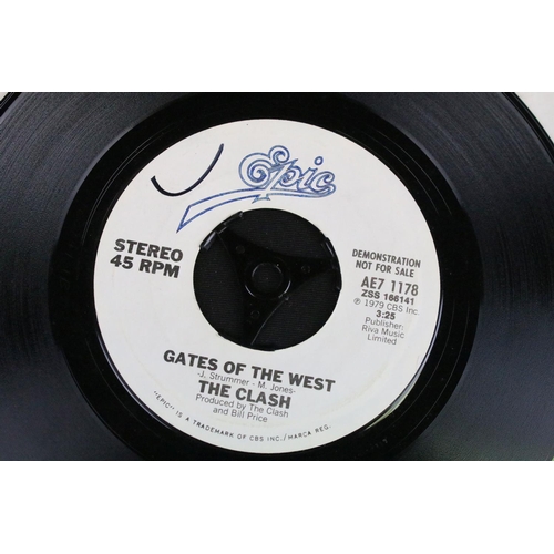 1012 - Vinyl / Signatures - The Clash - Gates Of The West / Groovy Times. Original USA 1979 Promo 7” single... 