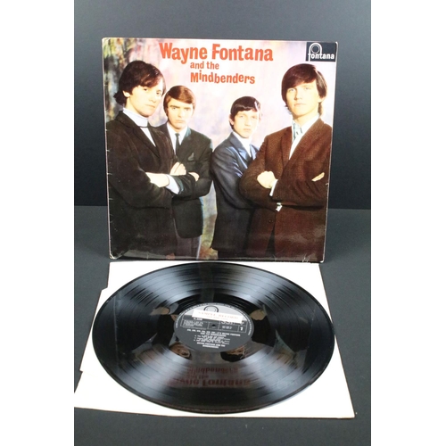 136 - Vinyl & Autographs - Wayne Fontana & The Mindbenders self titled LP on Fontana (TL5230) fully signed... 