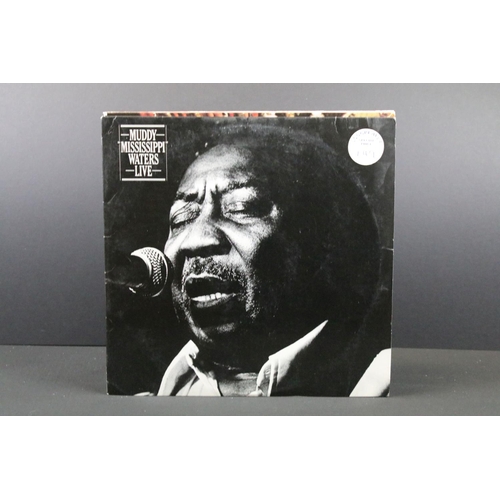 142 - Vinyl - 18 Blues LPs to include Muddy Waters x 2, John Lee Hooker x 5 (one with no sleeve), BB King,... 