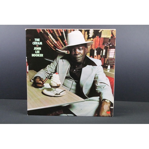 142 - Vinyl - 18 Blues LPs to include Muddy Waters x 2, John Lee Hooker x 5 (one with no sleeve), BB King,... 