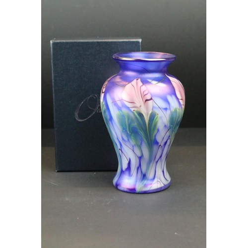 75 - Group of 20th century glassware to include an Okra vase (boxed, approx 16.5cm high), Swedish glass p... 