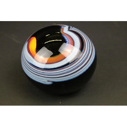 75 - Group of 20th century glassware to include an Okra vase (boxed, approx 16.5cm high), Swedish glass p... 