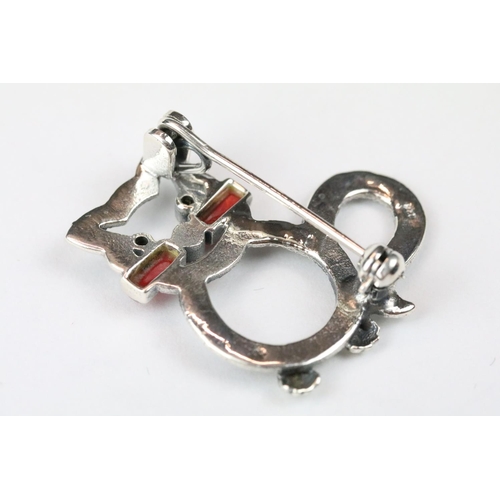 272 - Silver novelty cat brooch with red jasper whiskers