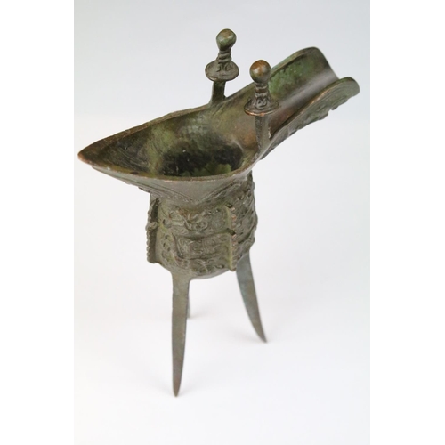 316 - A Chinese bronze three leg jug / Jue, Ritual wine vessel.