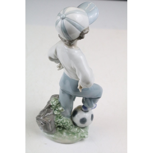 95 - Collection of 11 porcelain figures to include Lladro & Nao, featuring Lladro 4568 Shepherdess with D... 